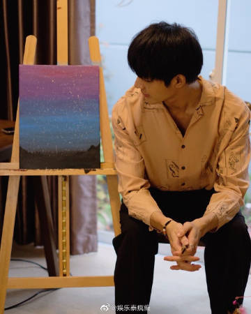 Earth Pirapat发起画作慈善拍卖计划 收入全数捐赠助力新冠患者