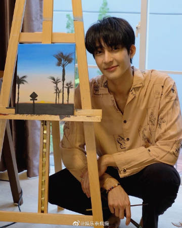 Earth Pirapat发起画作慈善拍卖计划 收入全数捐赠助力新冠患者