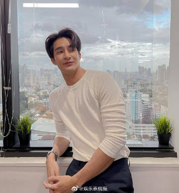 Earth Pirapat发起画作慈善拍卖计划 收入全数捐赠助力新冠患者