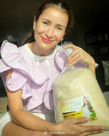 Anne Thongprasom购入超两吨大米助农民 将加工后分发给有需要民众