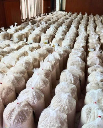 Anne Thongprasom购入超两吨大米助农民 将加工后分发给有需要民众