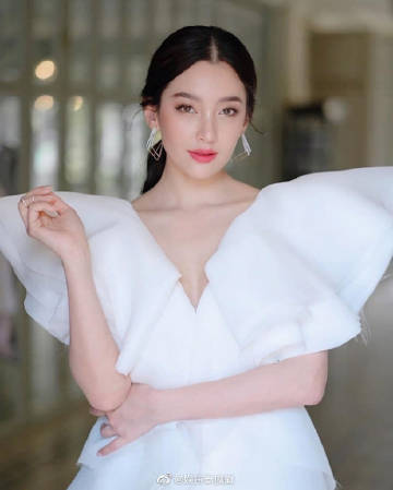 Nadech与Bella同获民调最受欢迎却从未合作 网友热议未合作原因