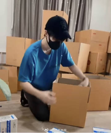 Mike Pirat再捐超1.1万口罩面罩 此前曾以儿子名义捐30万泰铢助医疗机构