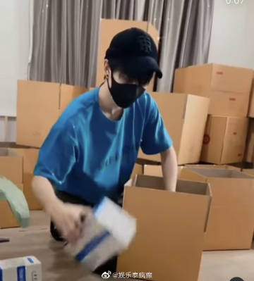 Mike Pirat再捐超1.1万口罩面罩 此前曾以儿子名义捐30万泰铢助医疗机构