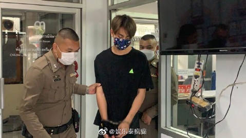 Toytoy审讯情绪崩溃致歉女友家属 律师拟申请保释遭警方拒绝移送监狱候审