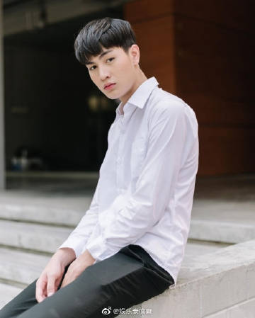 Toytoy审讯情绪崩溃致歉女友家属 律师拟申请保释遭警方拒绝移送监狱候审