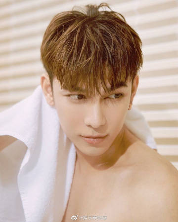 Jack Fanchan与Mew Suppasit拍卖善款购置物资 捐助监狱医院新冠病患