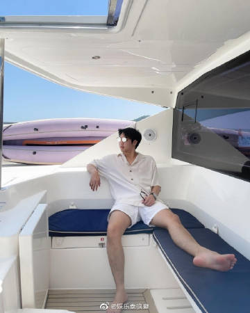 White Nawat发文称父母遭司机殴打事件 公开呼吁调取行车记录仪维权