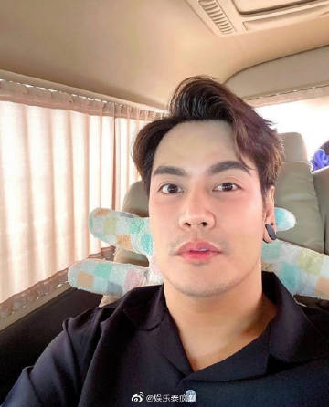 Aof Pongsak宣布离开《夏日菊花茶》引粉丝不舍 官方释出告别剧情片段