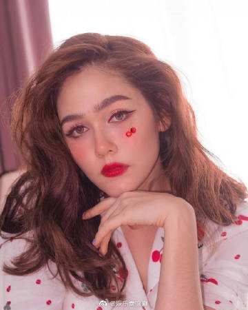 Chompoo Araya遭网民批评掉粉近5万仍坚持行善 再捐百万泰铢助儿童医院抗疫