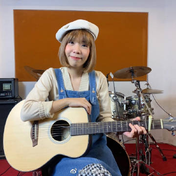 Fah Prakaifa离世消息引发关注 家属透露近况与生前压力