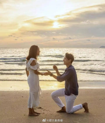 New Chaiyapol向圈外女友April成功求婚 复合后修成正果获粉丝祝福