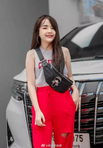 Janey Suwannaket演唱会售票使用个人账户引争议 网友质疑税务合规问题