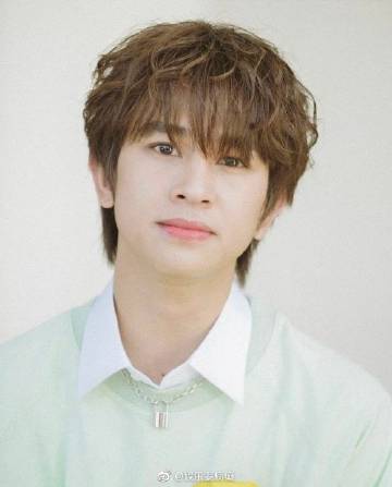 Fluke Pongsatorn25岁生日获全球粉丝祝福 生日话题登泰推热搜冠军