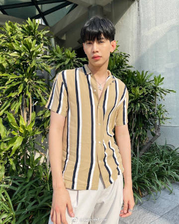 Lazyloxy疫苗相关言论引发讨论 质疑疫苗政策并呼吁开放更多选择