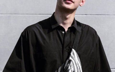 Lazyloxy疫苗相关言论引发讨论 质疑疫苗政策并呼吁开放更多选择