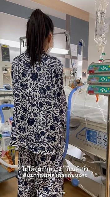 Pooklook母亲病重引发舆论争议 社交发文与就医过程遭网友讨论