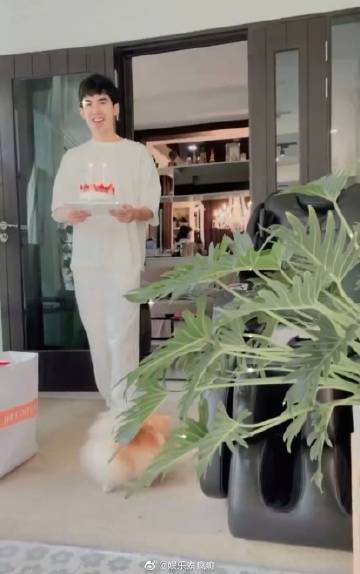 Mai Davika29岁生日获粉丝大屏应援 与Ter甜蜜庆生互动引热议