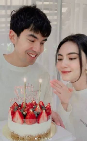 Mai Davika29岁生日获粉丝大屏应援 与Ter甜蜜庆生互动引热议