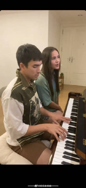 Nadech与Yaya晒自弹自唱甜蜜互动 视频破百万播放引粉丝狂欢