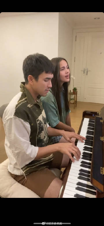 Nadech与Yaya晒自弹自唱甜蜜互动 视频破百万播放引粉丝狂欢