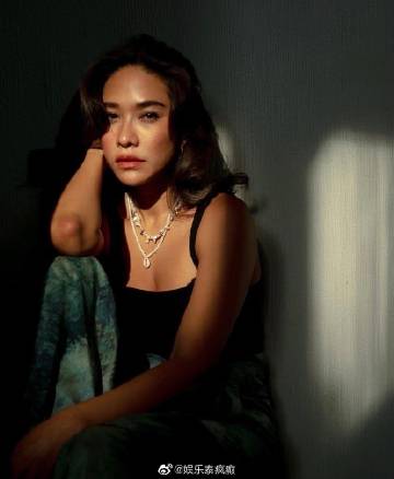 Ploy Chermarn确诊新冠引争议 返曼谷检测呈阳性引发网络讨论