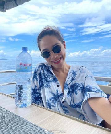 Ploy Chermarn确诊新冠引争议 返曼谷检测呈阳性引发网络讨论