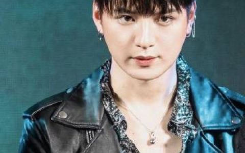 Krist Perawat社交账号粉丝突破300万 粉丝发起话题庆祝登顶热搜