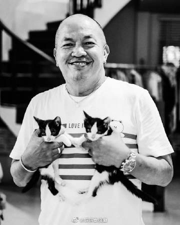 喜剧泰斗Kom Chauncheun因感染新冠肺炎离世享年64岁 女儿证实噩耗引关注