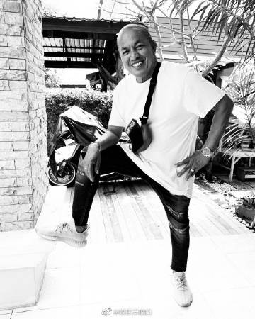 喜剧泰斗Kom Chauncheun因感染新冠肺炎离世享年64岁 女儿证实噩耗引关注