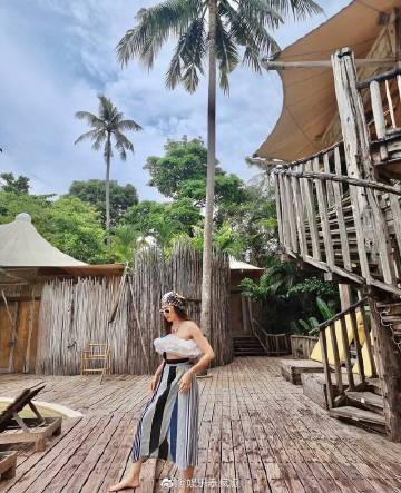 Chompoo Araya度假引发网络讨论 名人出行与防疫责任再掀争议