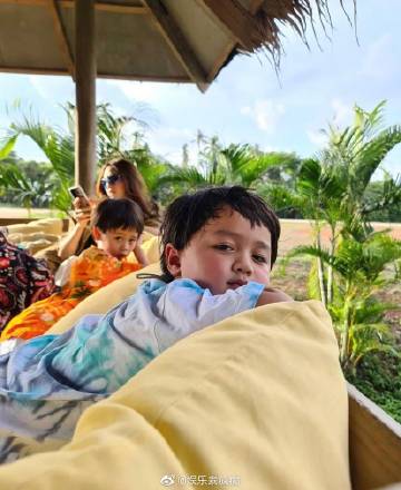 Chompoo Araya度假引发网络讨论 名人出行与防疫责任再掀争议