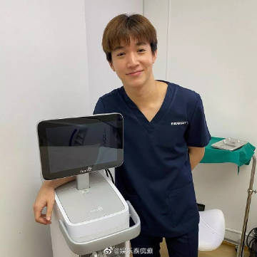 Ritz Rueangritz接种科兴疫苗后受访称无明显不适 美容诊所受疫情影响暂停营业