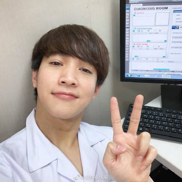 Ritz Rueangritz接种科兴疫苗后受访称无明显不适 美容诊所受疫情影响暂停营业