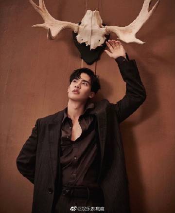 GMMTV通报Tay Tawan确诊新冠肺炎 出现咳嗽发烧已入院治疗