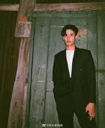 GMMTV通报Tay Tawan确诊新冠肺炎 出现咳嗽发烧已入院治疗