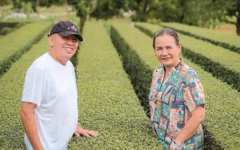 喜剧泰斗Kom Chauncheun确诊后转入重症治疗 家属更新近况引关注