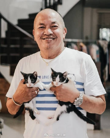 喜剧泰斗Kom Chauncheun确诊后转入重症治疗 家属更新近况引关注