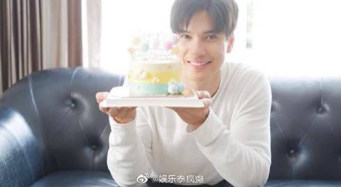 Mike Pattaradet31岁生日获粉丝应援惊喜 发文感谢支持与祝福