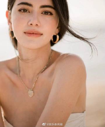 Mai Davika粉丝数突破1300万成泰国本土艺人第一 连发美照感谢支持