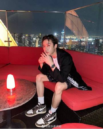 Mark Siwat确诊新冠肺炎并公布行程 向受影响人士致歉提醒注意健康