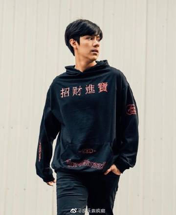 Nanon Korapat确诊新冠肺炎无症状 已入院隔离治疗工作延期