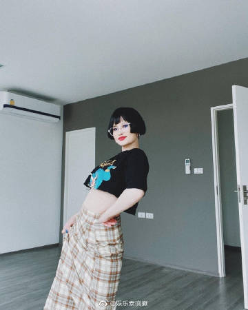 Prang Prangthip确诊新冠肺炎 曾赴电视台录制节目后出现症状