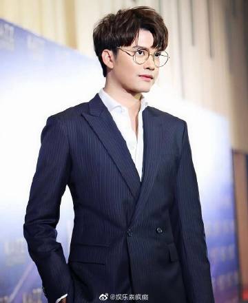 Nont Tanont与Dome Jaruwat相继宣布确诊新冠肺炎 已入院隔离治疗