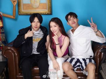 Max Nattapol与Tul Pakorn直播与中国粉丝互动 透露新剧及未来合作计划