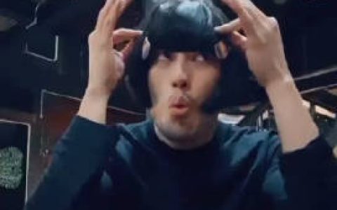 Boy Pakorn发布对嘴自拍视频戴假发卖萌 引网友热议