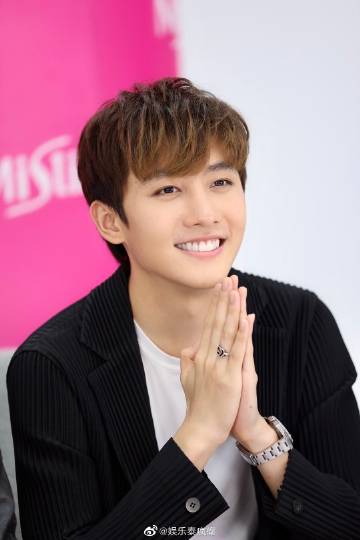 Mark Siwat与Gun Napat直播透露将合作新剧 引发粉丝期待