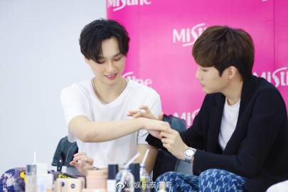 Mark Siwat与Gun Napat直播透露将合作新剧 引发粉丝期待