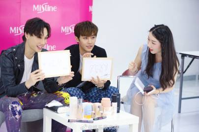 Mark Siwat与Gun Napat直播透露将合作新剧 引发粉丝期待