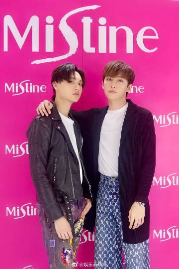 Mark Siwat与Gun Napat直播透露将合作新剧 引发粉丝期待